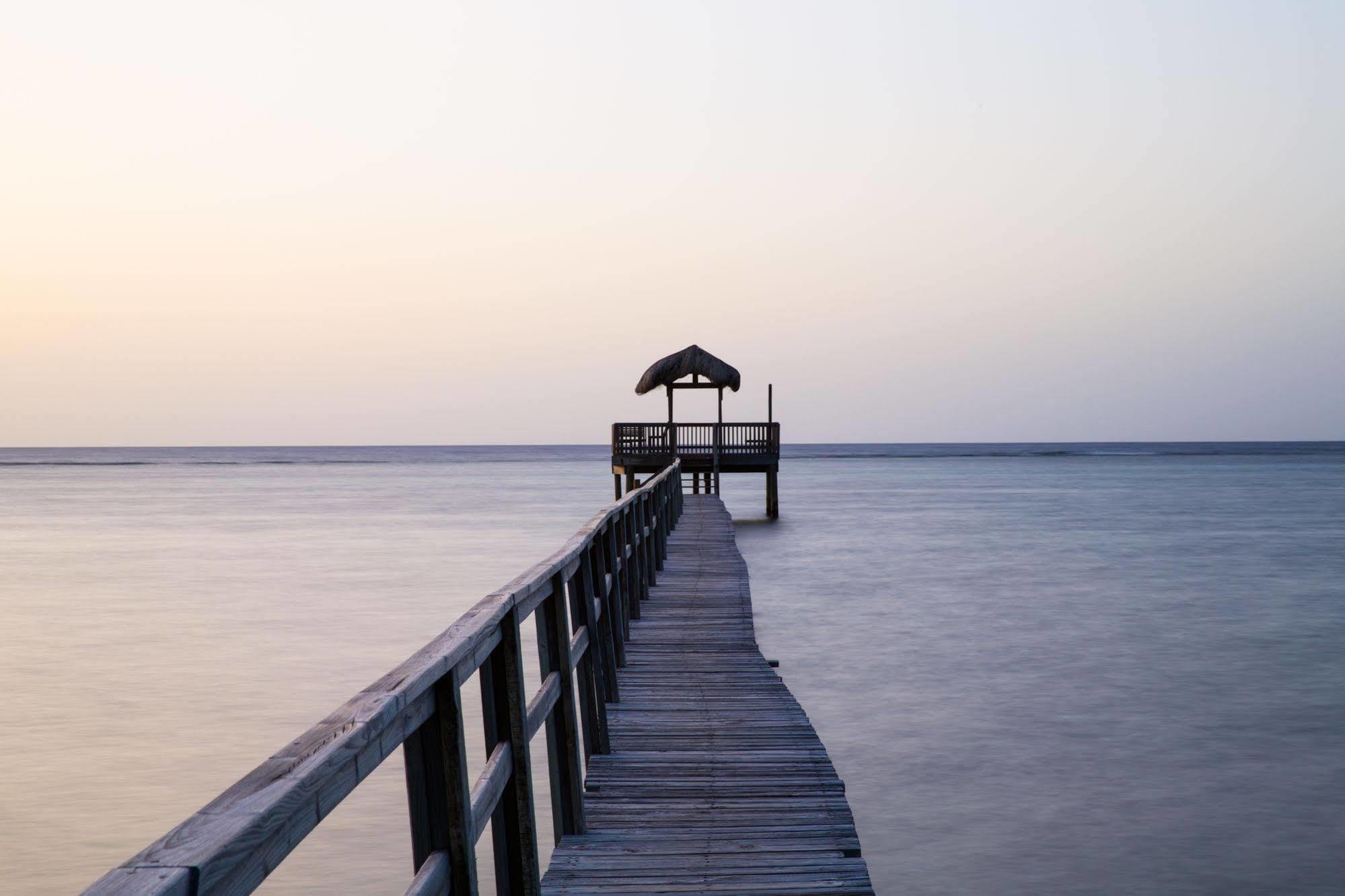 Готель Puerta Azul Sandy Bay Екстер'єр фото